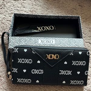 XOXO Wristlet NWT